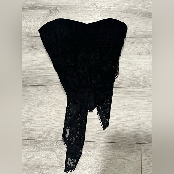 Black lace corset in black with adjustable spaghetti straps and built bra New - Picture 3 of 4